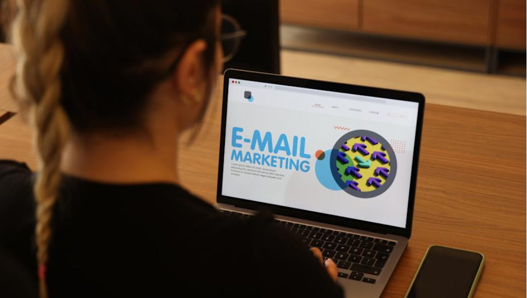 Por que integrar IA com estratégias de marketing outbound?